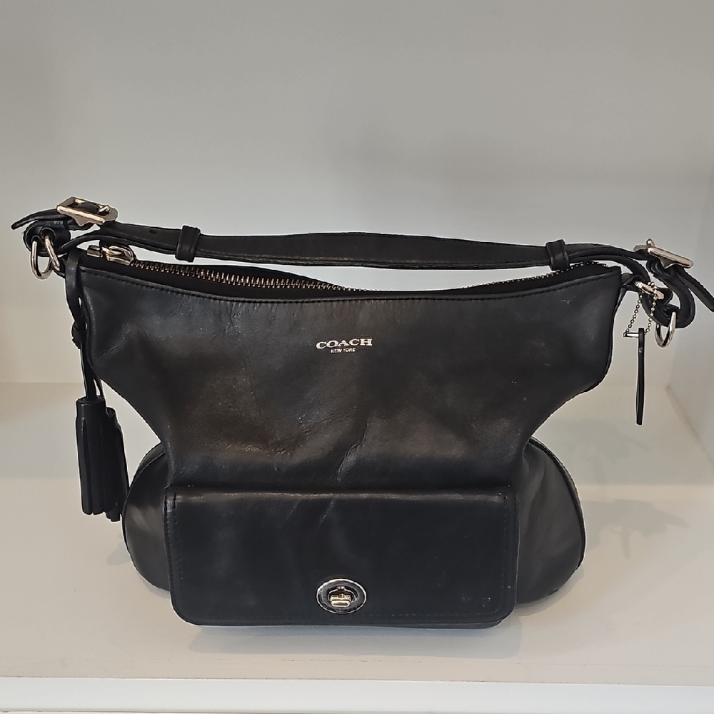 Coach New York  Black Leather Shoulder Bag Top Zip Closure